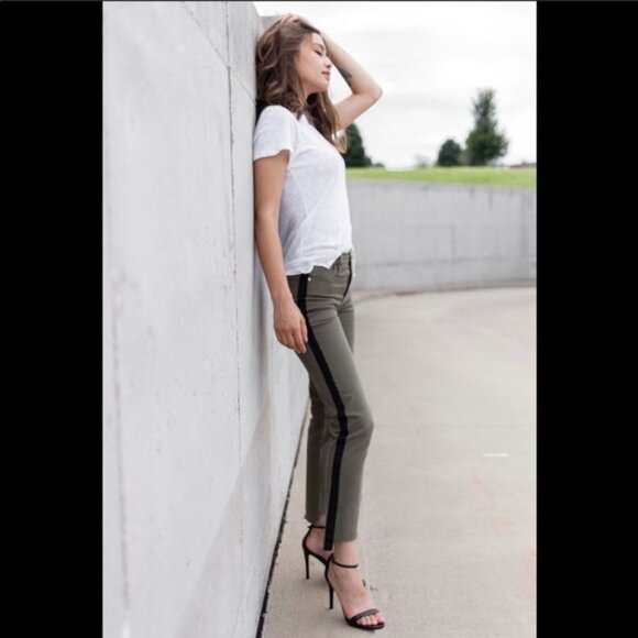 NWT Frame Denim Le High Straight Raw Stagger Hem Striped Side Women's 26